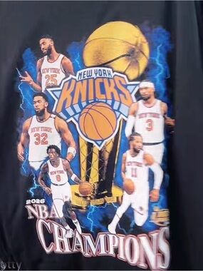 New York Knicks Graphic NBA Champions Tee — Black/Orange/Blue.